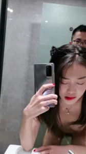 极品反差婊 ,喜欢对着镜子做爱，享受快速抽插